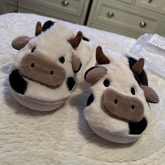 cute black cow slippers BRAND NEW!! - Picture 3 of 6